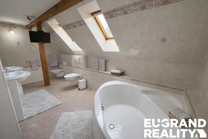 Prodej rodinného domu, Nový Bor - Janov, 219 m2