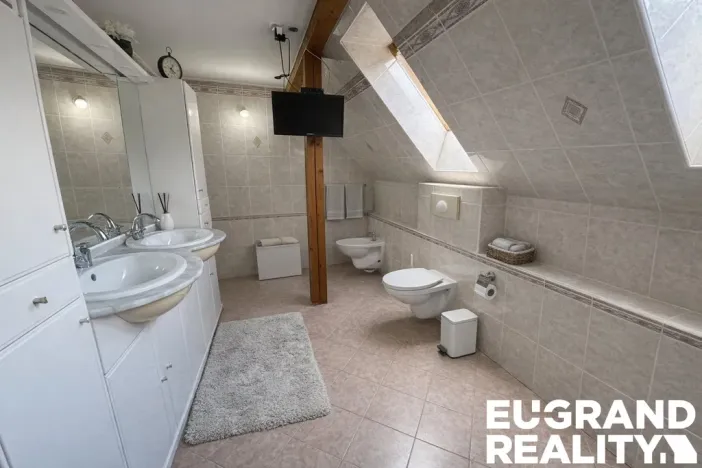 Prodej rodinného domu, Nový Bor - Janov, 219 m2