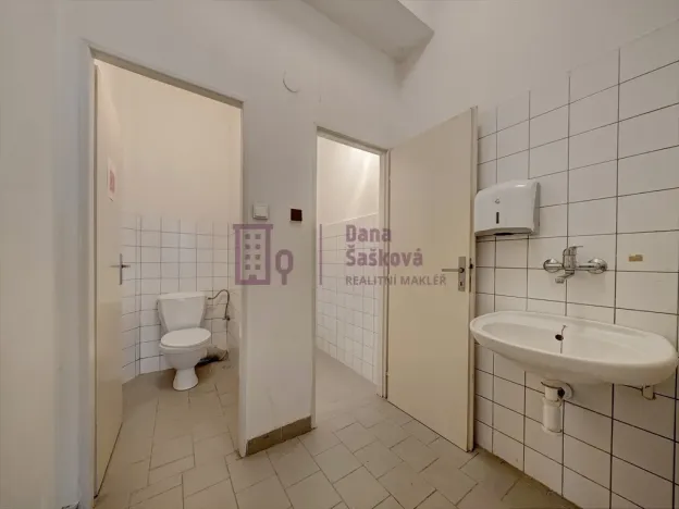 Pronájem obchodního prostoru, Jindřichův Hradec - Jindřichův Hradec I, nám. Míru, 525 m2