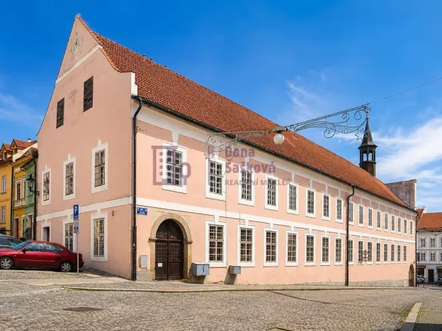Pronájem obchodního prostoru, Jindřichův Hradec - Jindřichův Hradec I, nám. Míru, 525 m2