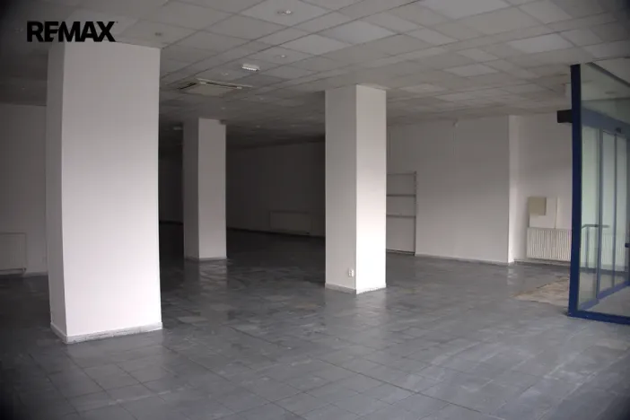 Pronájem obchodního prostoru, Třebíč - Vnitřní Město, Karlovo nám., 325 m2