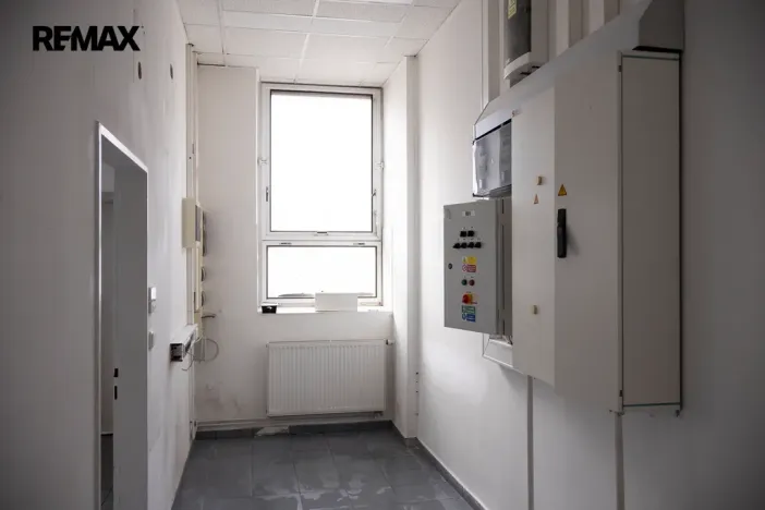 Pronájem obchodního prostoru, Třebíč - Vnitřní Město, Karlovo nám., 325 m2