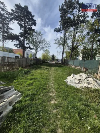 Pronájem zahrady, České Budějovice, Šípková, 400 m2