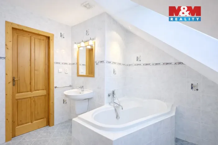 Prodej rodinného domu, Chrast - Podlažice, 280 m2