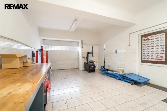 Prodej obchodního prostoru, Drásov, 300 m2