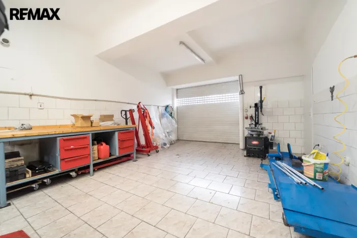 Prodej obchodního prostoru, Drásov, 300 m2