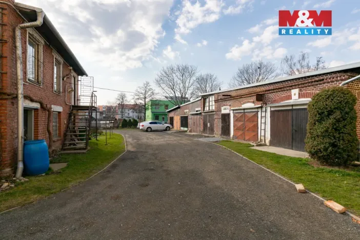 Prodej atypického bytu, Krnov - Pod Bezručovým vrchem, Bezručova, 73 m2