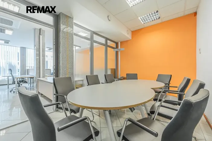 Pronájem kanceláře, Kladno, Osvoboz. pol. vězňů, 183 m2