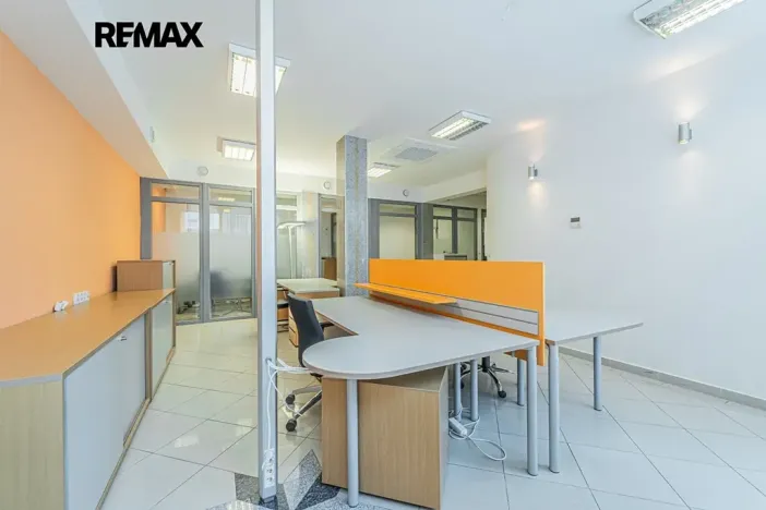 Pronájem kanceláře, Kladno, Osvoboz. pol. vězňů, 183 m2