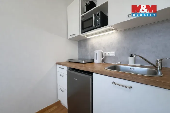 Pronájem bytu 1+kk, Praha - Vysočany, 17 m2