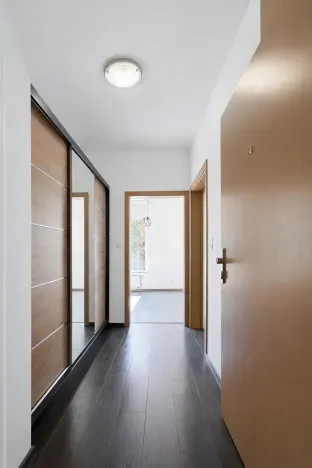 Pronájem bytu 1+kk, Praha - Velká Chuchle, Mrkosova, 36 m2