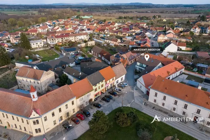 Pronájem obchodního prostoru, Pohořelice, nám. Svobody, 135 m2