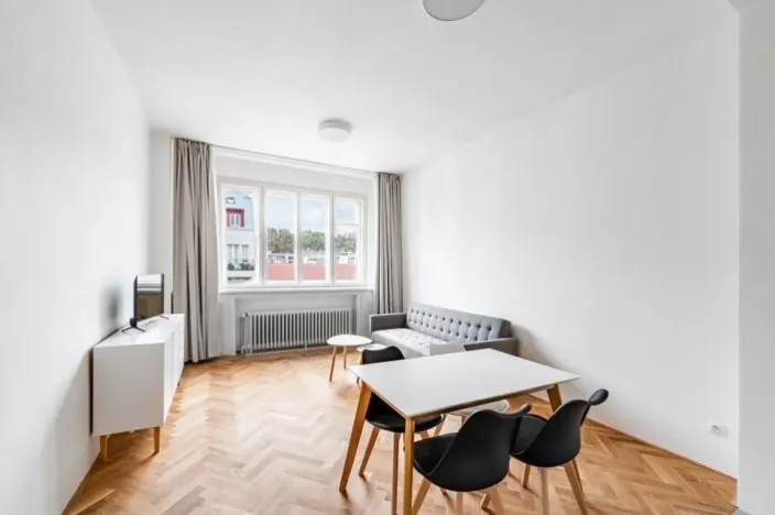Pronájem bytu 2+kk, Praha - Karlín, Sokolovská, 69 m2