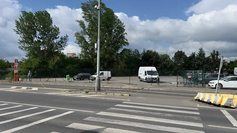 Pronájem komerčního pozemku, Praha - Modřany, Komořanská, 1500 m2