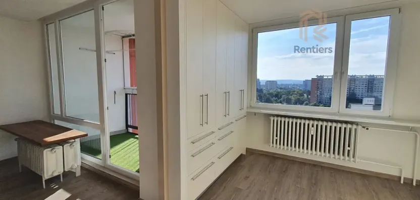 Pronájem bytu 3+1, Praha - Kobylisy, Famfulíkova, 70 m2