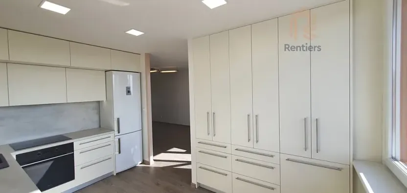 Pronájem bytu 3+1, Praha - Kobylisy, Famfulíkova, 70 m2