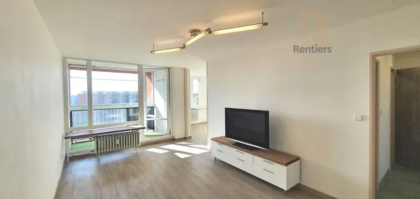 Pronájem bytu 3+1, Praha - Kobylisy, Famfulíkova, 70 m2