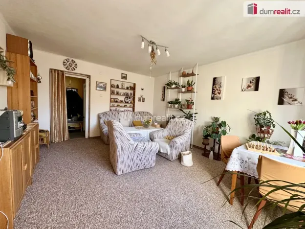 Prodej bytu 2+1, Ostrov, Hlavní třída, 75 m2