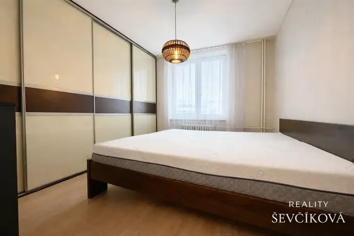 Pronájem bytu 3+kk, Hradec Králové, Gočárova třída, 76 m2