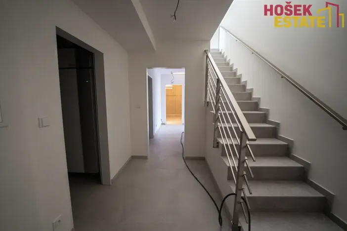 Prodej rodinného domu, Holubice, 197 m2