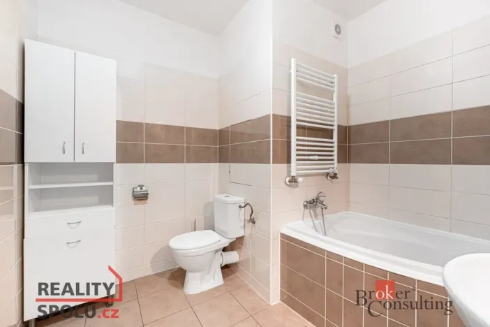 Pronájem bytu 2+kk, Liberec - Liberec VI-Rochlice, Nádvorní, 56 m2