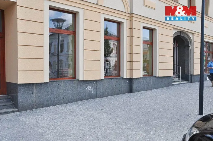 Pronájem obchodního prostoru, Jeseník, Masarykovo nám., 335 m2