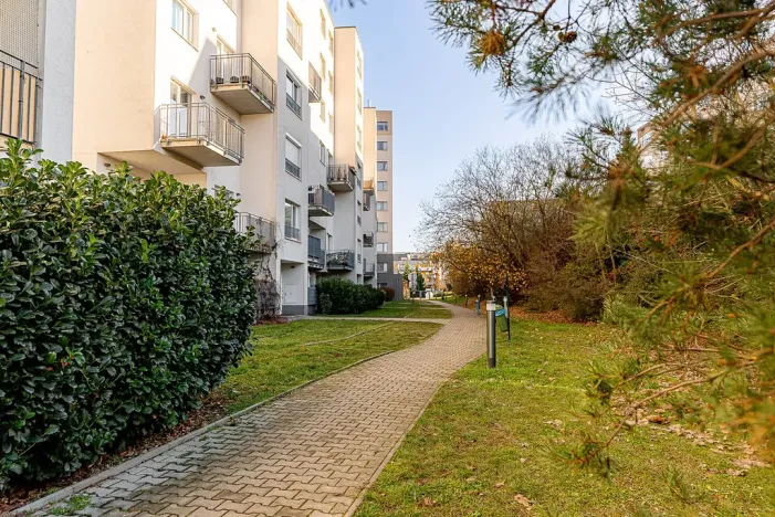 Pronájem bytu 1+kk, Praha - Hlubočepy, Chlupáčova, 29 m2