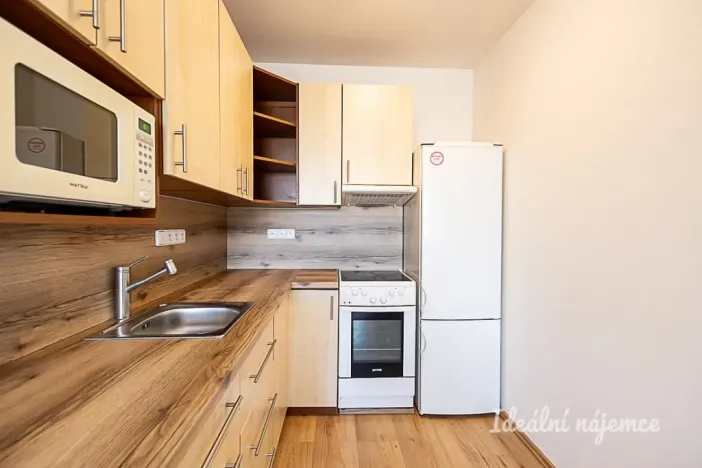 Pronájem bytu 2+kk, Praha - Černý Most, Kpt. Stránského, 46 m2