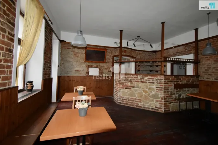 Pronájem restaurace, Náchod, Masarykovo náměstí, 232 m2
