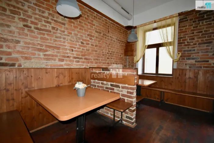 Pronájem restaurace, Náchod, Masarykovo náměstí, 232 m2