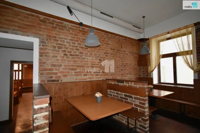 Pronájem restaurace, Náchod, Masarykovo náměstí, 232 m2