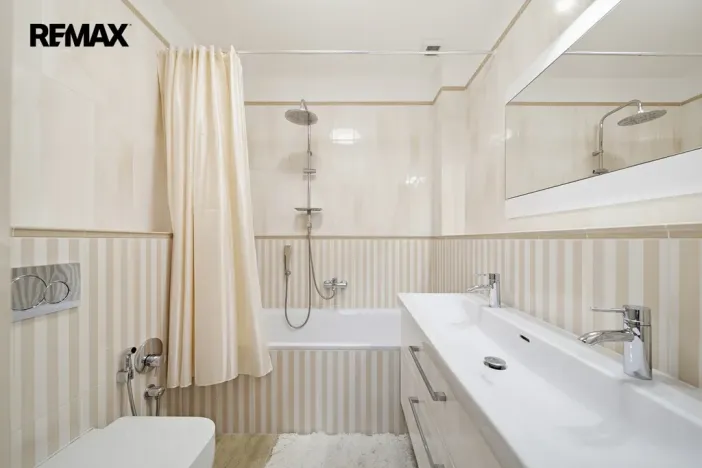 Prodej bytu 5+kk, Karlovy Vary, Sadová, 193 m2