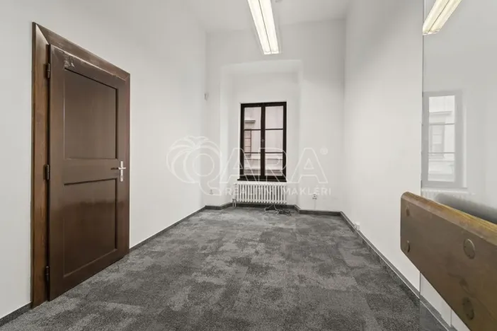 Pronájem kanceláře, Praha - Staré Město, Konviktská, 371 m2