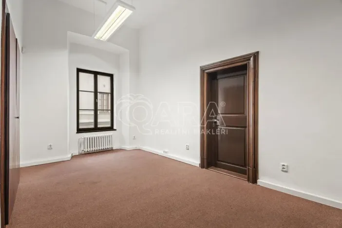 Pronájem kanceláře, Praha - Staré Město, Konviktská, 371 m2