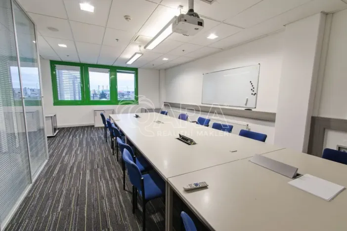 Pronájem kanceláře, Praha - Třebonice, Sárská, 700 m2