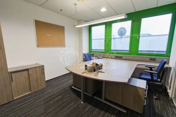 Pronájem kanceláře, Praha - Třebonice, Sárská, 700 m2