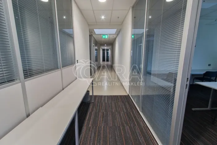 Pronájem kanceláře, Praha - Třebonice, Sárská, 700 m2