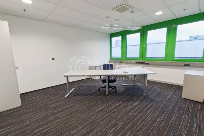Pronájem kanceláře, Praha - Třebonice, Sárská, 350 m2