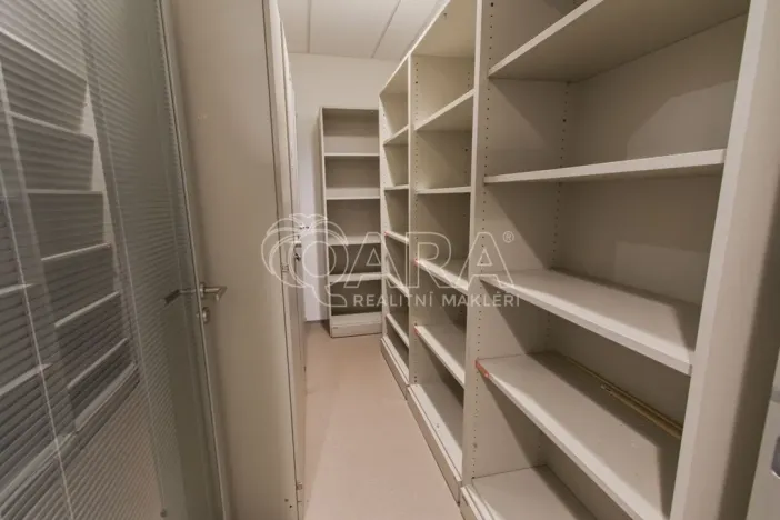 Pronájem kanceláře, Praha - Třebonice, Sárská, 350 m2