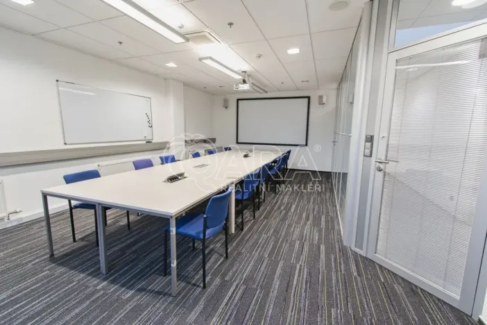 Pronájem kanceláře, Praha - Třebonice, Sárská, 350 m2