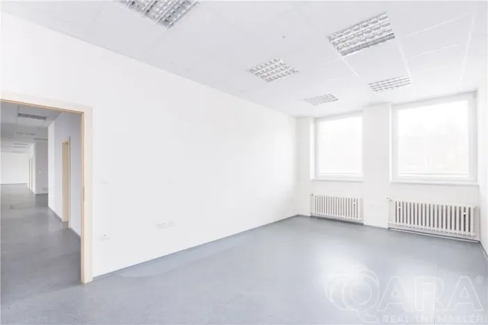 Pronájem kanceláře, Písek, U Vodárny, 614 m2