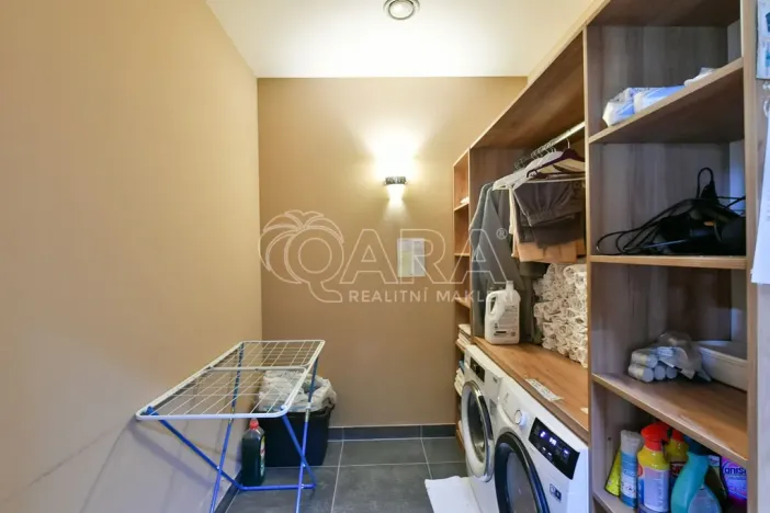 Prodej komerční nemovitosti, Praha - Háje, Květnového vítězství, 1285 m2