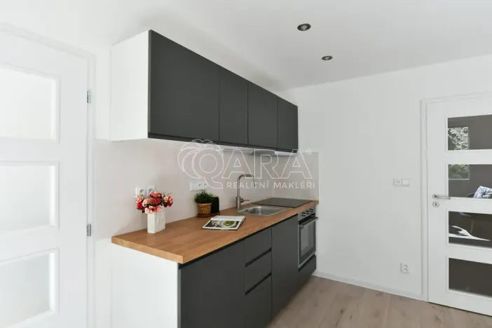 Prodej bytu 2+kk, Praha - Krč, Hurbanova, 39 m2