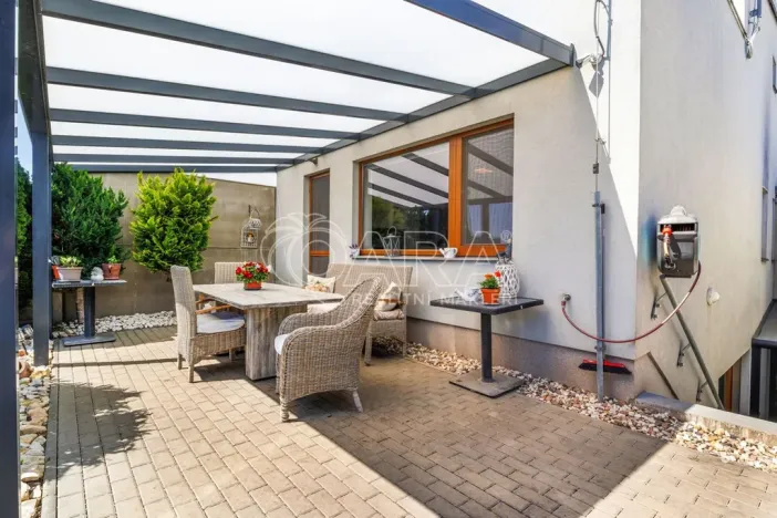 Prodej rodinného domu, Zeleneč, U Lesoparku, 174 m2