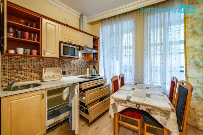 Pronájem ubytování, Karlovy Vary, Libušina, 340 m2