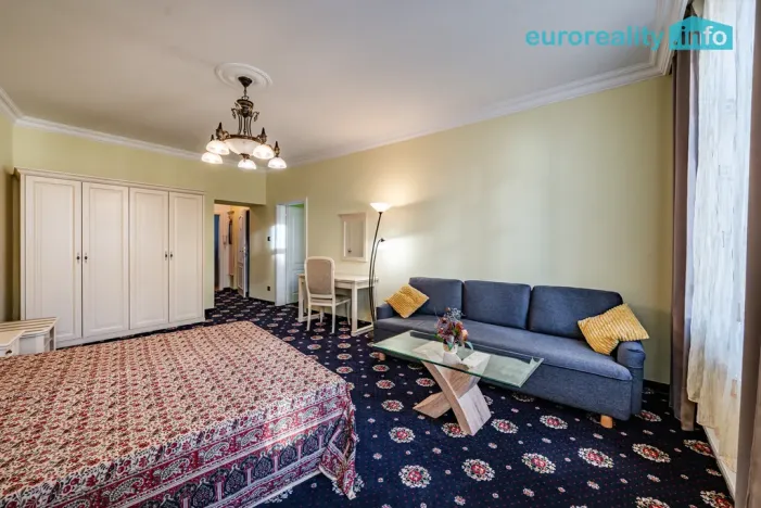 Pronájem bytu 2+1, Karlovy Vary, Libušina, 65 m2