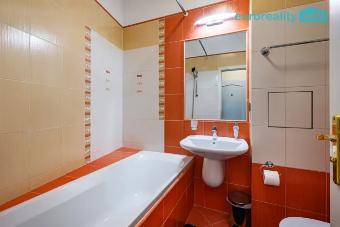 Pronájem bytu 2+1, Karlovy Vary, Libušina, 65 m2