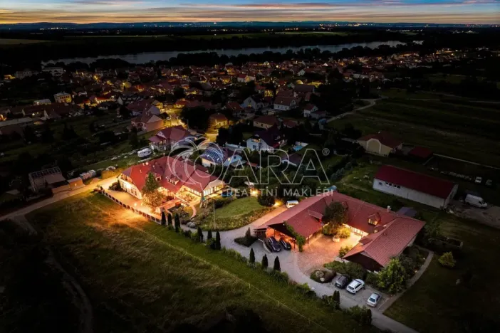 Prodej ubytování, Hlohovec, Na kopci, 1450 m2