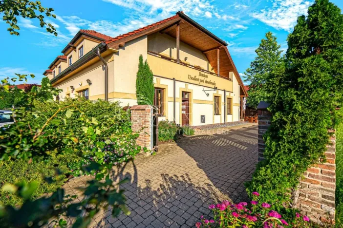Prodej ubytování, Hlohovec, Na kopci, 1450 m2