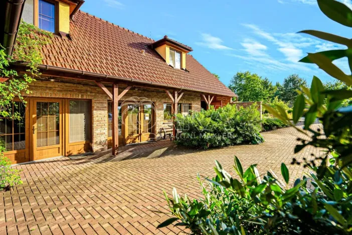 Prodej ubytování, Hlohovec, Na kopci, 1450 m2